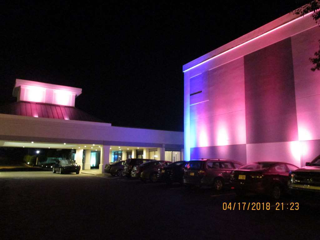 Best Western Plus University Inn Winston-Salem Bagian luar foto